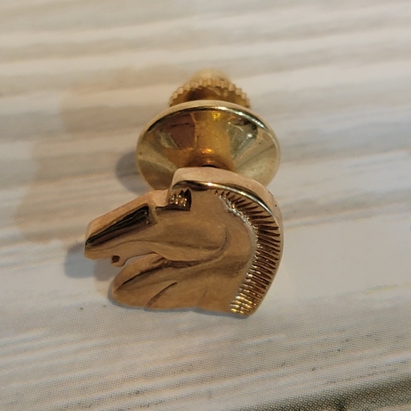 J3 Vintage Avon Gold-tone Horse Pin - Picture 2 of 4
